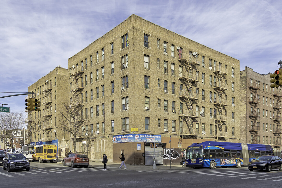 1021 Avenue Saint John in Bronx, NY - Building Photo