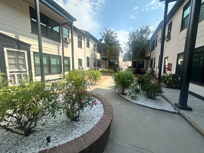 15046 Dickens St, Unit B