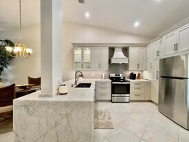 202 Cypress Point Dr in Palm Beach Gardens, FL - Building Photo