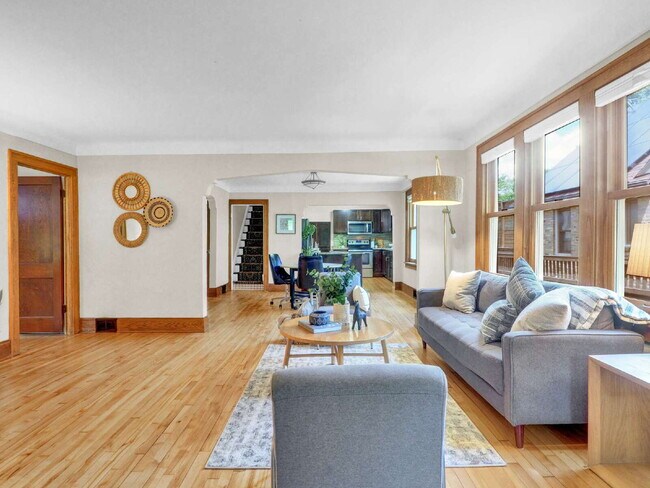 3004 E Minnehaha Pkwy in Minneapolis, MN - Building Photo - Building Photo