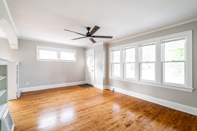 4800 N Bartlett Ave in Whitefish Bay, WI - Building Photo - Building Photo