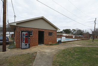 Oakwood Villa Apartments in Kannapolis, NC - Building Photo - Building Photo