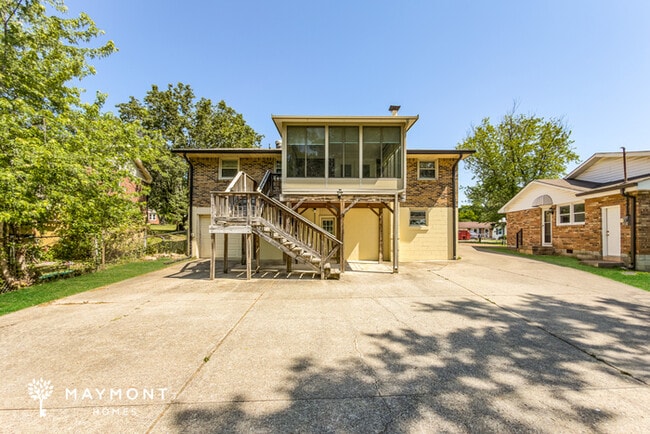 127 Evergreen Cir in Hendersonville, TN - Foto de edificio - Building Photo