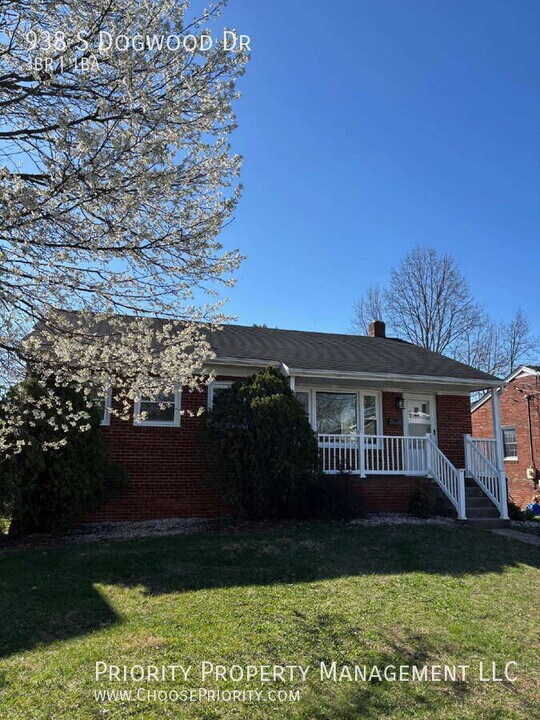 938 S Dogwood Dr in Harrisonburg, VA - Building Photo