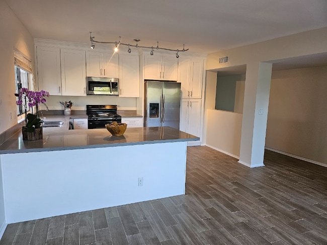 4241 Freedom Dr in Calabasas, CA - Building Photo - Building Photo