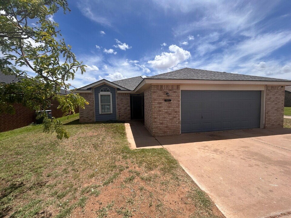 7803 Avenue J in Lubbock, TX - Building Photo