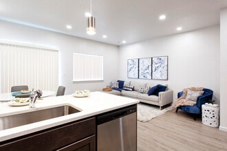 42 Lopseed Ln in Ponderay, ID - Foto de edificio - Building Photo