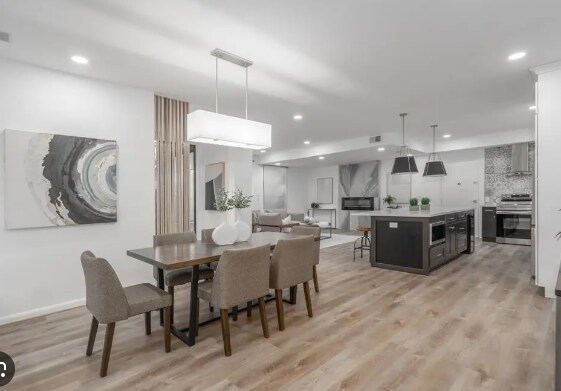 2829 Timmons Ln in Houston, TX - Building Photo