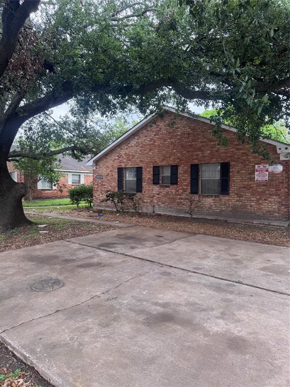 property at 5810 Clarewood Dr
