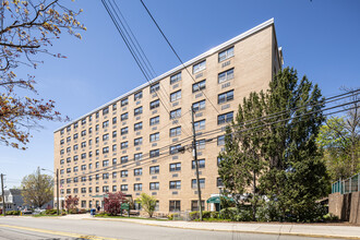 Boiling Springs Gardens in East Rutherford, NJ - Building Photo - Building Photo