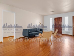 6129 Pembroke Dr in San Diego, CA - Foto de edificio - Building Photo