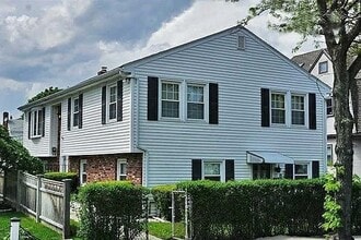 122 Central St in Somerville, MA - Building Photo - Building Photo