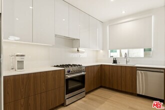 10630 Wilkins Ave in Los Angeles, CA - Building Photo - Building Photo