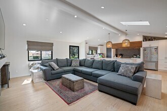 3116 Calle Fresno in Santa Barbara, CA - Foto de edificio - Building Photo