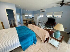 927 Hollywood Blvd in Hollywood, FL - Building Photo - Building Photo