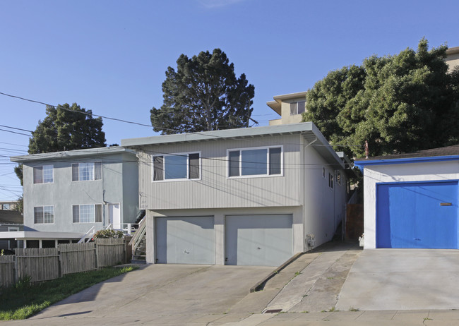 211 Chapman Ave in South San Francisco, CA - Foto de edificio - Building Photo