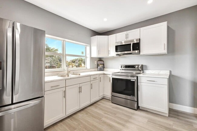 property at 3708 Roseland Dr
