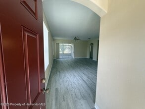 14501 Silversmith Cir in Spring Hill, FL - Foto de edificio - Building Photo