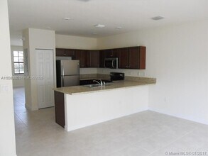 9363 W 33rd Ln in Hialeah, FL - Building Photo - Building Photo