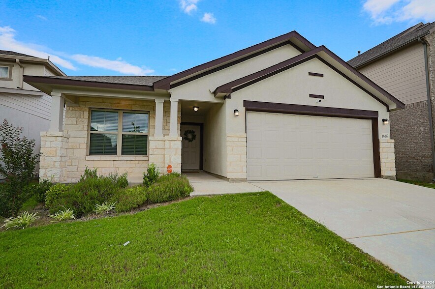 1636 Stone House, Unit 118 in New Braunfels, TX - Building Photo