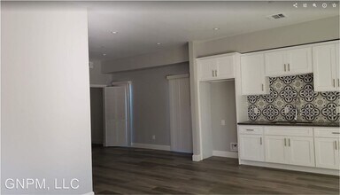244 W 61st St in Los Angeles, CA - Building Photo - Building Photo