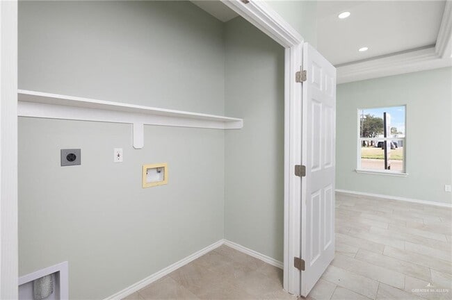 14 E Mahl St in Edinburg, TX - Building Photo - Building Photo