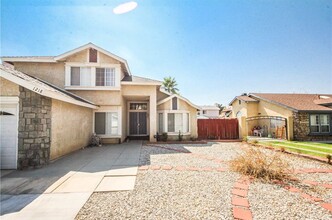 1218 Marion Ave in Lancaster, CA - Foto de edificio - Building Photo