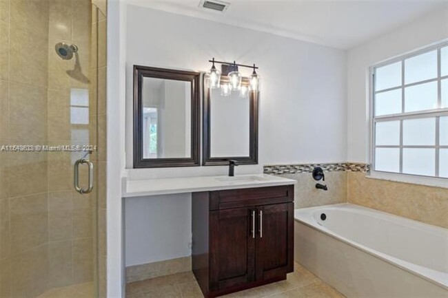 923 Opal Ter in Weston, FL - Building Photo - Building Photo