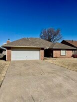 10323 Haven Cir in Midwest City, OK - Building Photo