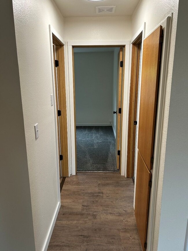 396 NE Miguel Ave in Roseburg, OR - Building Photo - Building Photo