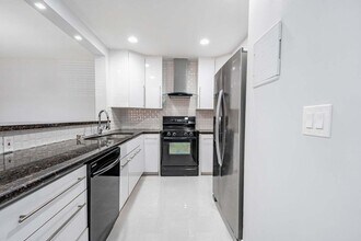 6063 10th Ave N, Unit 248 in Greenacres, FL - Building Photo - Building Photo