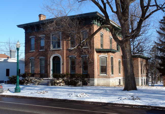 70 South St in Auburn, NY - Foto de edificio - Building Photo