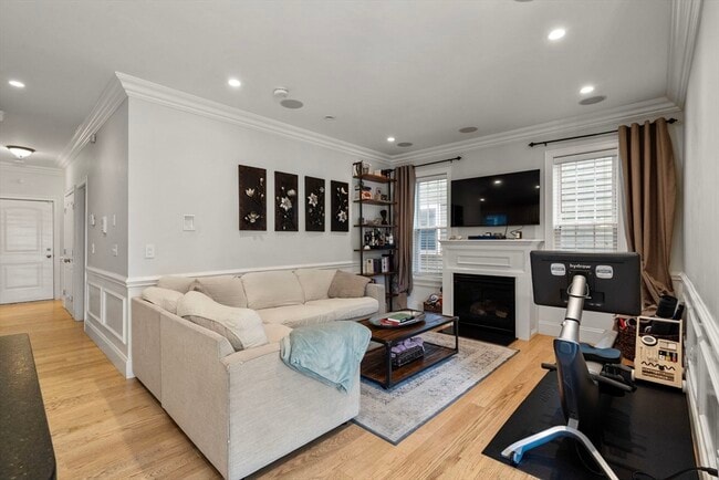 property at 192 W Sixth St
