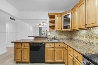 7840 Camino Real in Miami, FL - Building Photo - Building Photo