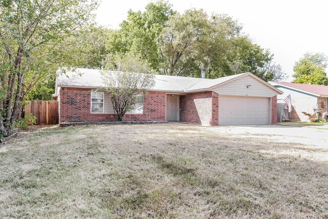 501 Ramblin Oaks Dr in Moore, OK - Building Photo - Building Photo