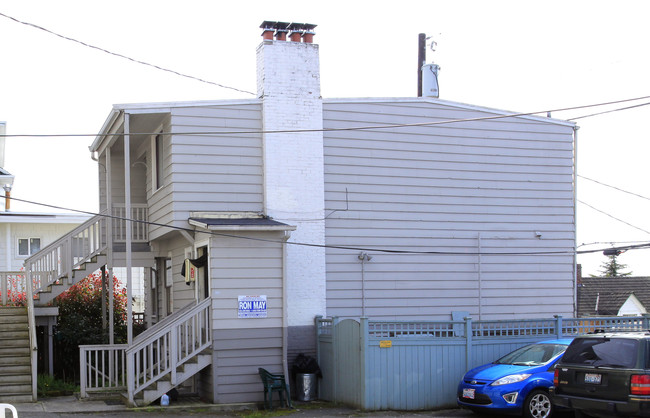 Harbor View Apartments in Everett, WA - Building Photo - Building Photo