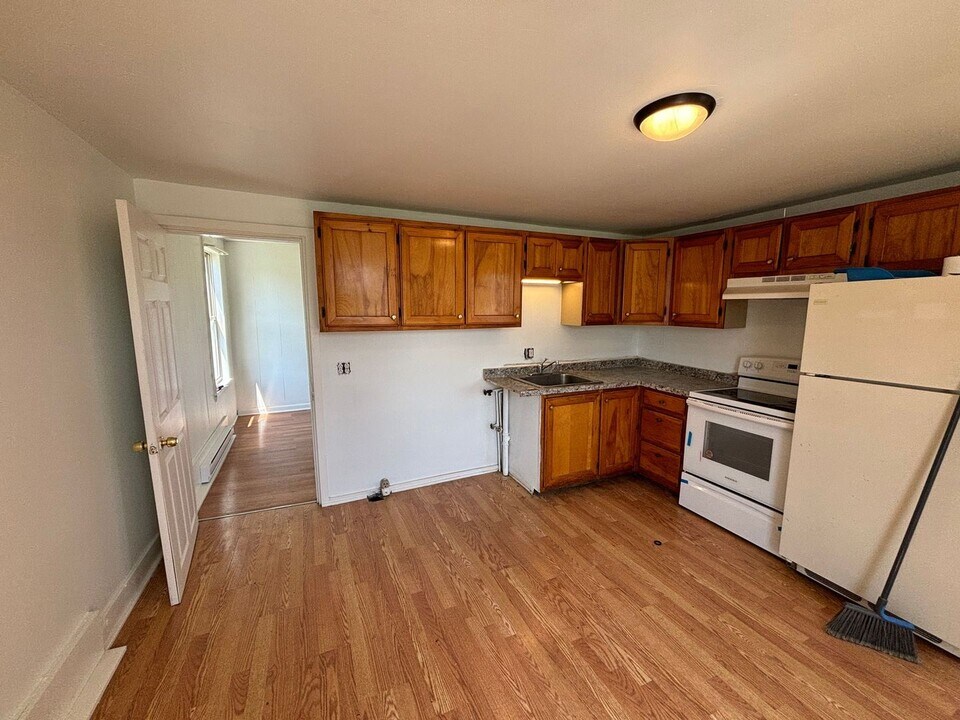 123 College Ave in Waterville, ME - Building Photo
