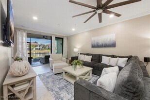 15114 Palmer Lake Cir in Naples, FL - Building Photo