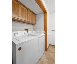 1402 5th Ave SW in Olympia, WA - Building Photo - Building Photo