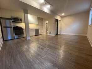 Roxbury Apartments in Seattle, WA - Building Photo - Interior Photo