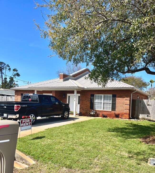 6214 E Azalea Ave in Panama City, FL - Foto de edificio - Building Photo