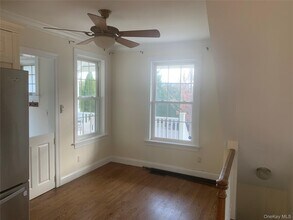 28 Nautilus Pl in New Rochelle, NY - Building Photo - Building Photo