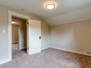 7302 11th Ave NE in Seattle, WA - Foto de edificio - Building Photo