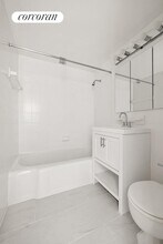 30 E 37th St in New York, NY - Building Photo - Building Photo