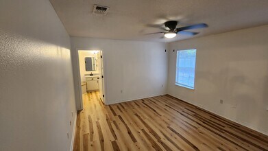 8625 Laredo St in Navarre, FL - Building Photo - Building Photo