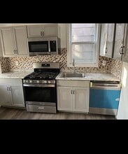 275 Linden Ave, Unit 275 Linden Ave Floor 2 in Jersey City, NJ - Foto de edificio - Building Photo