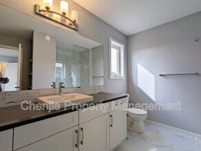 980 Stillwater Blvd NW in Edmonton, AB - Building Photo - Building Photo
