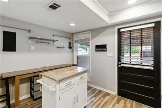 694 Serramonte Dr in Marietta, GA - Building Photo - Building Photo