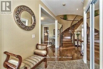 2389 Gamble Rd in Oakville, ON - Building Photo - Building Photo