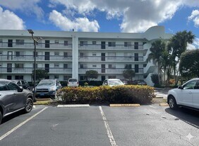 6698 10th Ave N in Greenacres, FL - Building Photo